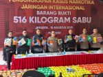 Ditresnarkoba Polda Metro Jaya berhasil menangkap tujuh tersangka kasus narkoba jenis sabu dengan barang bukti seberat 516 kilogram atau lebih dari setengah ton.