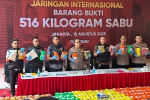 Ditresnarkoba Polda Metro Jaya berhasil menangkap tujuh tersangka kasus narkoba jenis sabu dengan barang bukti seberat 516 kilogram atau lebih dari setengah ton.