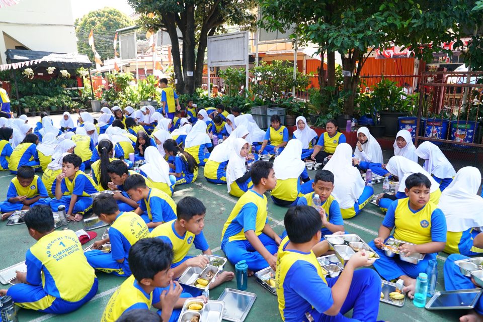 Dalam rangka mendukung program pemerintah, Satuan Pelayanan Pemenuhan Gizi (SPPG) Korps Brimob Polri meluncurkan program pendistribusian Makan Bergizi Gratis (MBG) kepada ribuan siswa-siswi di Kota Depok.1 September 2025