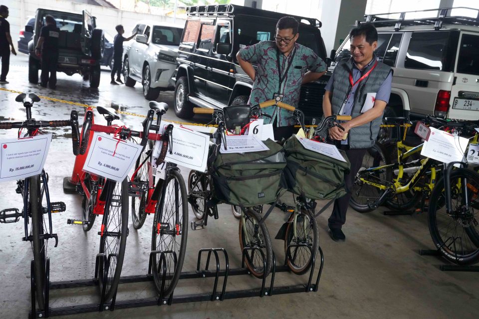 Komisi Pemberantasan Korupsi (KPK) akan melaksanakan lelang eksekusi barang rampasan negara berdasarkan putusan pengadilan yang telah berkekuatan hukum tetap. pada Rabu, 17 September 2025