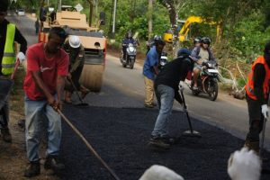 Pemerintah Provinsi Kepulauan Riau melalui Dinas Pekerjaan Umum, Penataan Ruang dan Pertanahan (PUPP) melaksanakan perbaikan Jalan Nusantara, KM 13 Tanjungpinang–Kijang.Kamis (4/9/2025).
