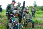 Prajurit TNI melaksanakan latihan tembak senjata bantuan jenis mortir 60 Long Range (LR) di Pusat Latihan Tempur (Puslatpur) TNI AD Baturaja, Sumatera Selatan, Senin (1/9/2025).