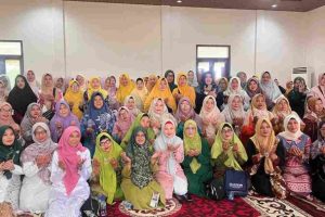 Ketua TP-PKK Kota Tanjungpinang, Yuniarni Pustoko Weni Lis Darmansyah, bersama organisasi wanita, tokoh agama, serta majelis taklim menggelar dzikir dan doa bersama bertajuk “Dzikir dan Doa untuk Indonesia Damai” di Aula Rumah Dinas Wali Kota Tanjungpinang, Senin (1/9/2025).