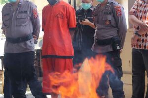 Tim gabungan Bea Cukai, Polri, dan unsur keamanan Bandara Internasional Yogyakarta (YIA) berhasil menggagalkan upaya penyelundupan narkotika jenis metamfetamina (sabu) seberat bruto 1.385,5 gram. Yogyakarta, 4 September 2025.