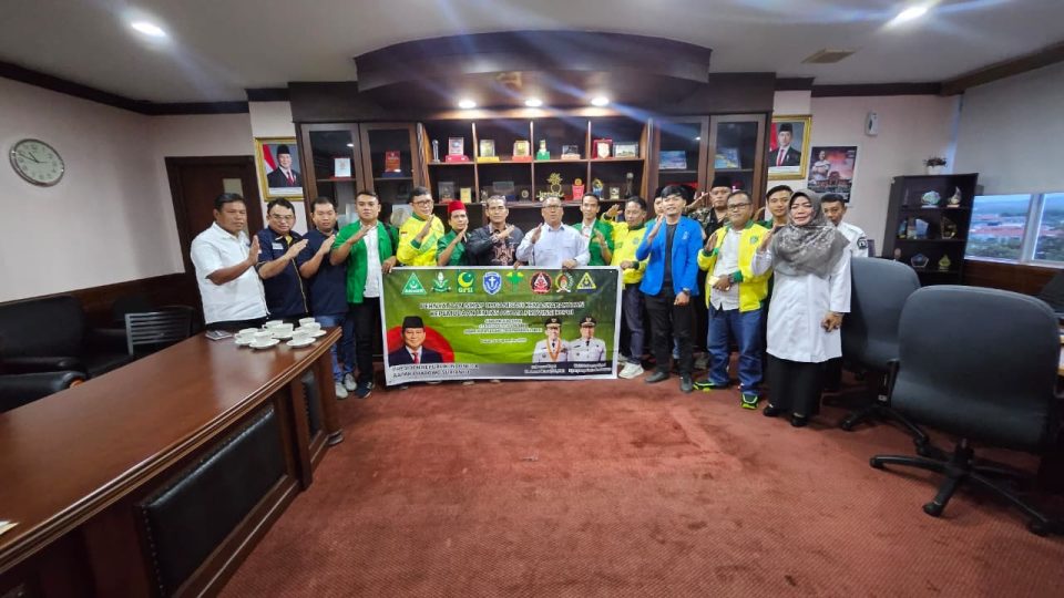 Wakil Gubernur Kepulauan Riau, Nyanyang Haris Pratamura, menggelar pertemuan dengan perwakilan organisasi kemasyarakatan dan kepemudaan lintas agama di Gedung Graha Kepri, Batam Center, Senin (2/9/2025).