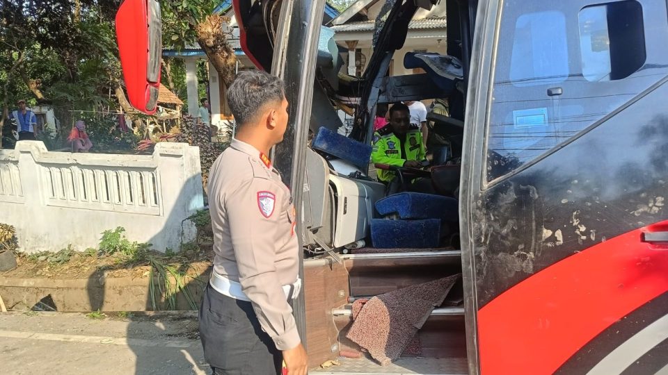 Alami Kecelakaan di Probolinggo 8 Tewas