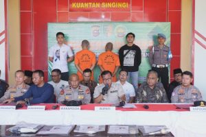 Polda Riau bersama Polres Kuansing menggelar konferensi pers terkait hasil Operasi Penertiban Pertambangan Tanpa Izin (PETI) Kuantan 2025, Minggu (3/8/2025),