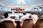 Presiden Prabowo Subianto memimpin Sidang Kabinet Paripurna ke-8 pemerintahan Kabinet Merah Putih yang digelar di Ruang Sidang Kabinet, Istana Kepresidenan Jakarta, pada Rabu, 6 Agustus 2025. (Foto: BPMI Setpres)