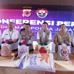 Mengimbau masyarakat agar lebih cermat dalam memilih produk pangan dan selalu memastikan kesesuaiannya dengan label serta standar nasional.
