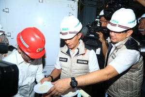 Satgas Pangan Polri menggelar rekonstruksi lapangan di fasilitas produksi PT Padi Indonesia Maju, Kawasan Industri Terpadu Wilmar, Serang, Banten