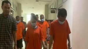 Aparat berhasil membongkar jaringan narkoba lintas kecamatan dan menangkap lima orang tersangka yang terlibat dalam mata rantai distribusi barang haram tersebut.