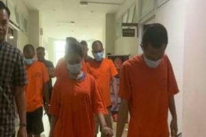 Aparat berhasil membongkar jaringan narkoba lintas kecamatan dan menangkap lima orang tersangka yang terlibat dalam mata rantai distribusi barang haram tersebut.