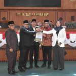 Wali Kota Tanjungpinang, Lis Darmansyah, menghadiri rapat paripurna DPRD Kota Tanjungpinang